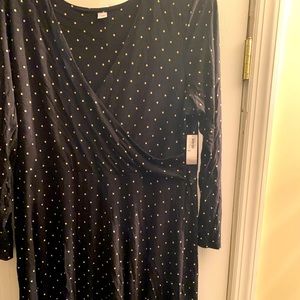 Old Navy black with white dots long sleeve wrap dress no belt included size XXL.